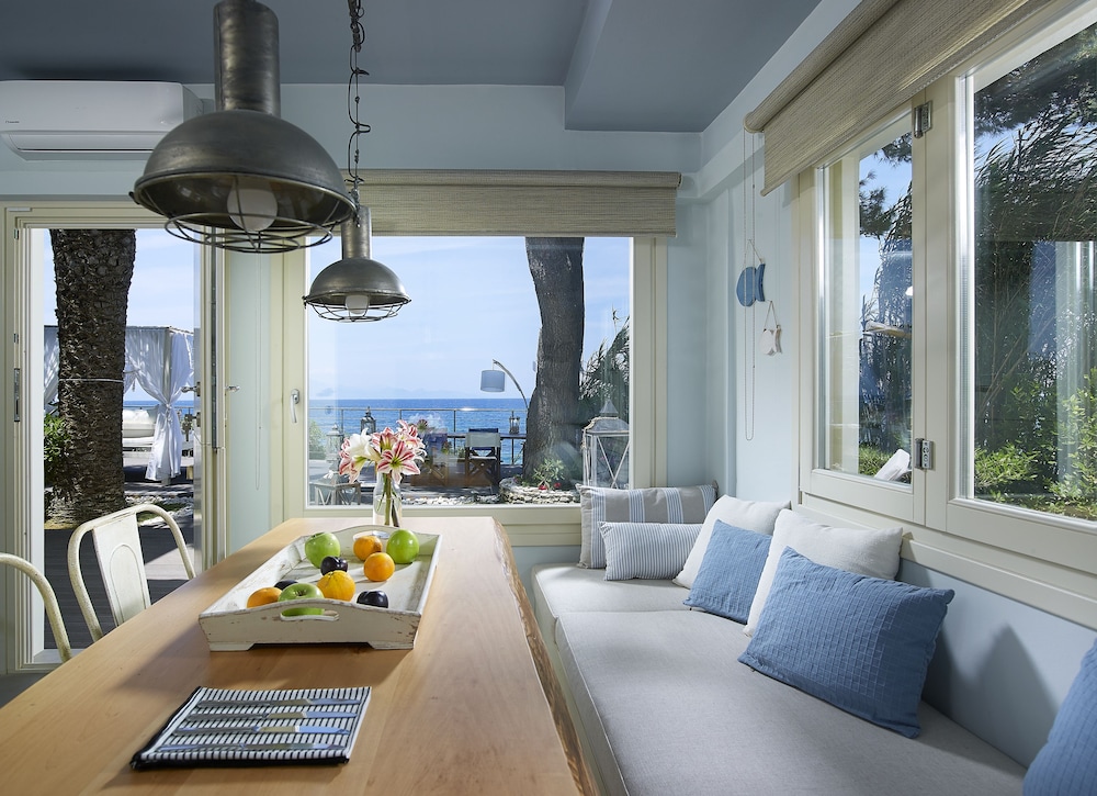 Paradisso Beach Villas view 3