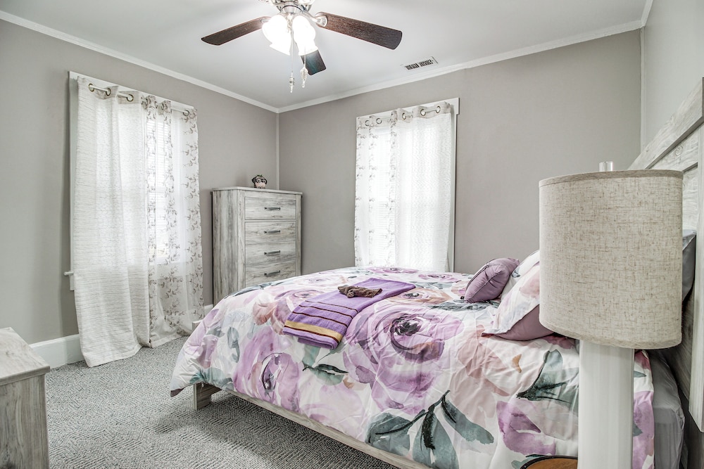 Private Patio: Cargo District, Dtwn Wilmington Apt