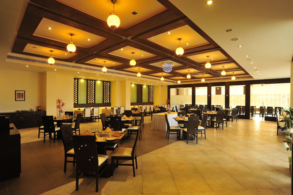 Le Tokyo Hotel Sanand
