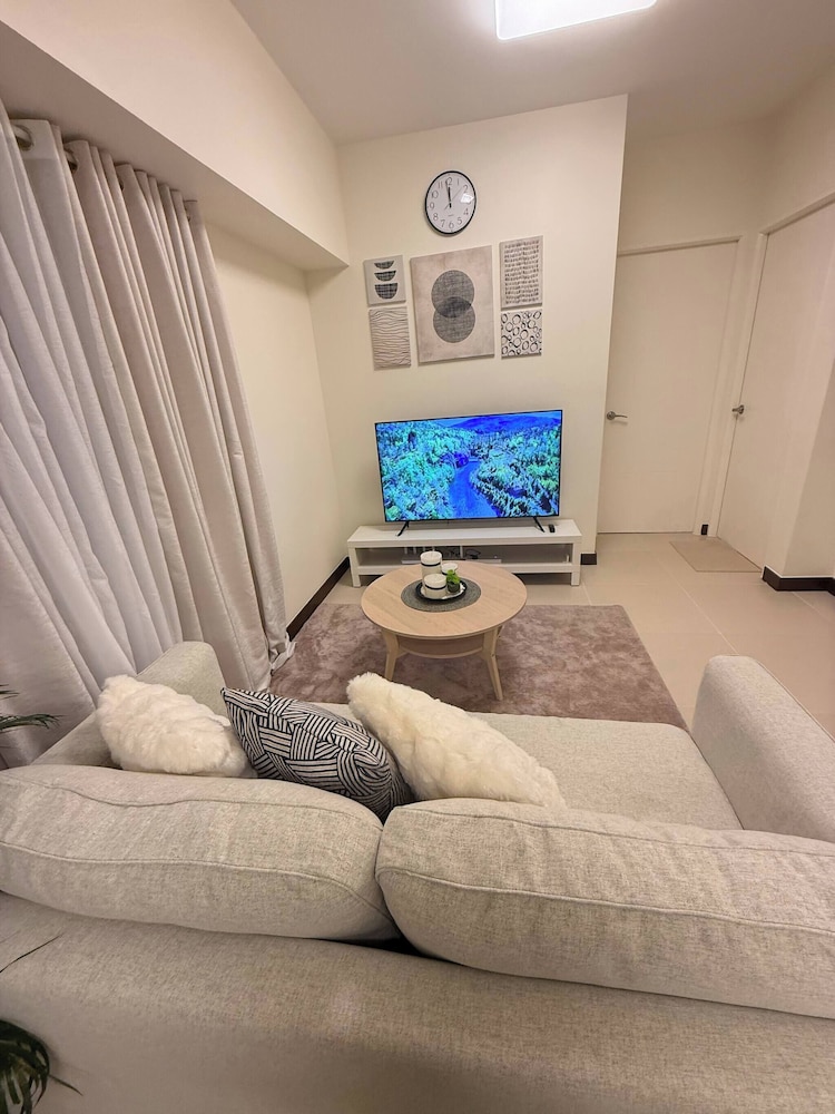 Cozy Modern Apartment Condo Unit