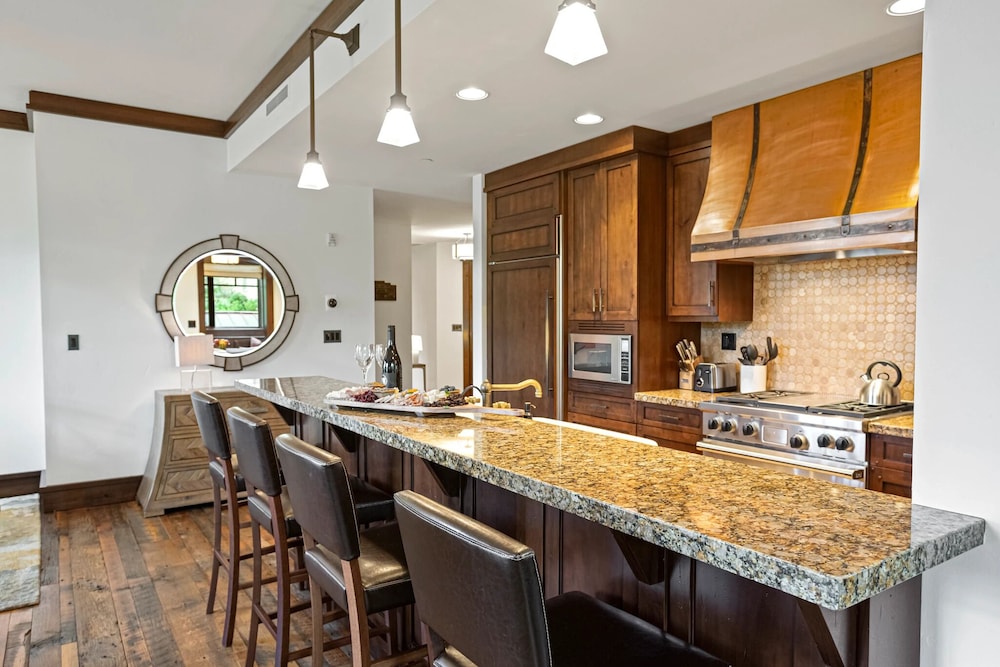 Arrowleaf Lodge at Deer Valley Resort - Three Bedroom Residence #203 3 Condo