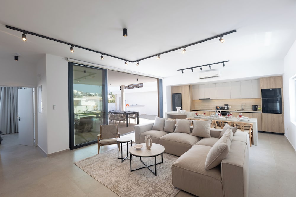 Ayia Napa Orea Villa OR9