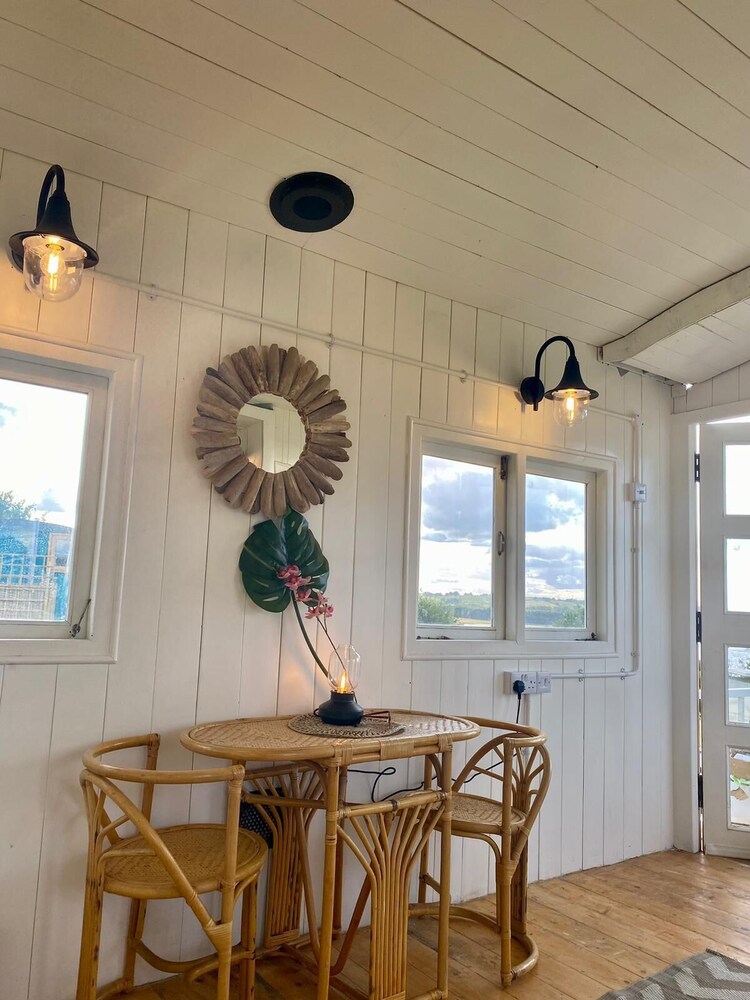 The Hide At Manton Bay Glamping Retreat