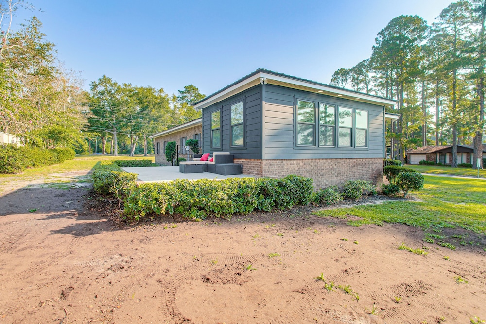 Close to Hospital & Dtwn! Quiet Waycross Home