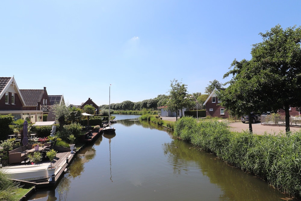 Bungalow in Zuytland Buiten With Fishing Platform