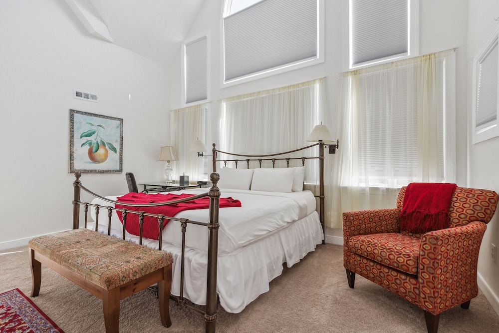 Columbia Vacations - The Columbia Inn at Peralynna Manor - Property Image 24