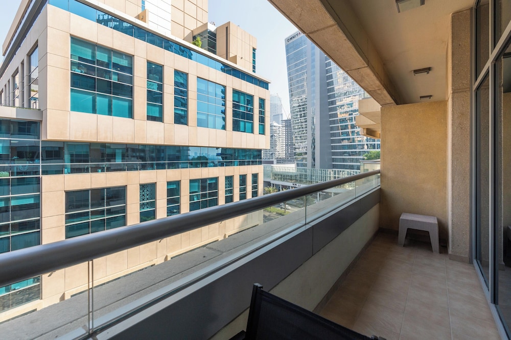 Spacious Studio in Bay Square by Bespoke