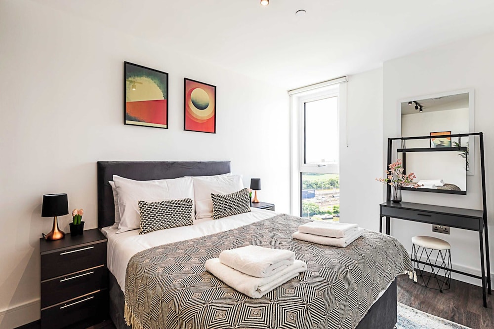 Sky-High Studio with Stunning Views