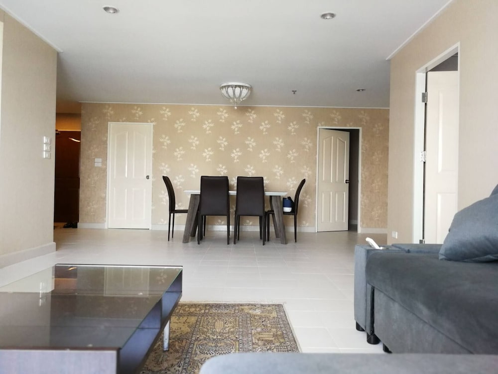 BKK 2 BR apt Near Sathon Iconsiam Firework View