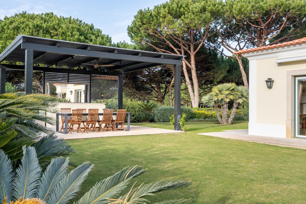 Fairview Villa by Cadenzalux
