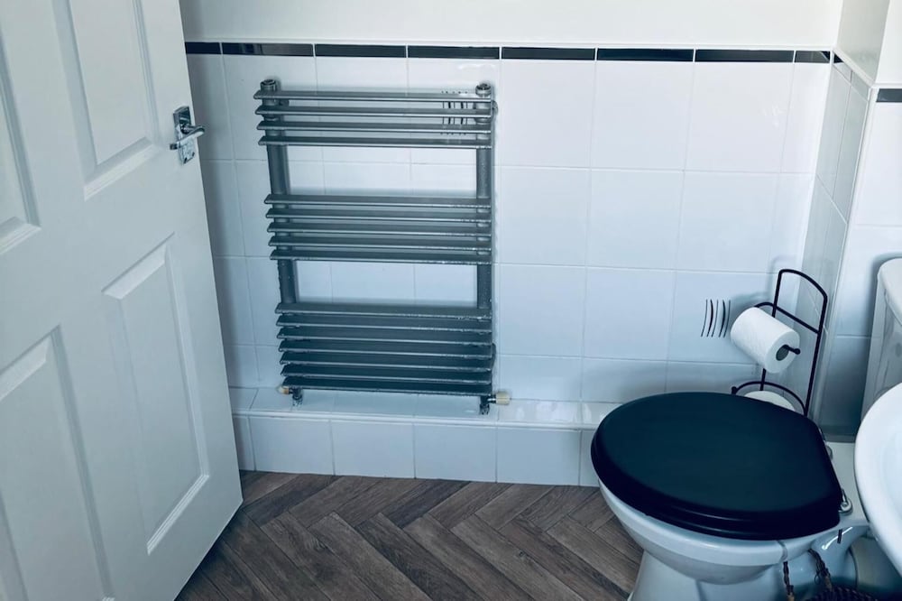 House - Sleeps 6, Hot-tub & Free Parking