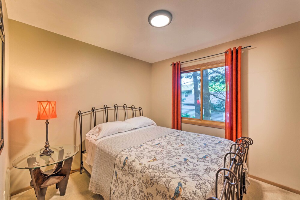 Lake Geneva Vacations - Lake Geneva Getaway w/ Fire Pit: Near Golf - Property Image 28