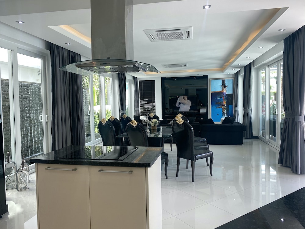 Hollywood Pool Villa Jomtien Pattaya