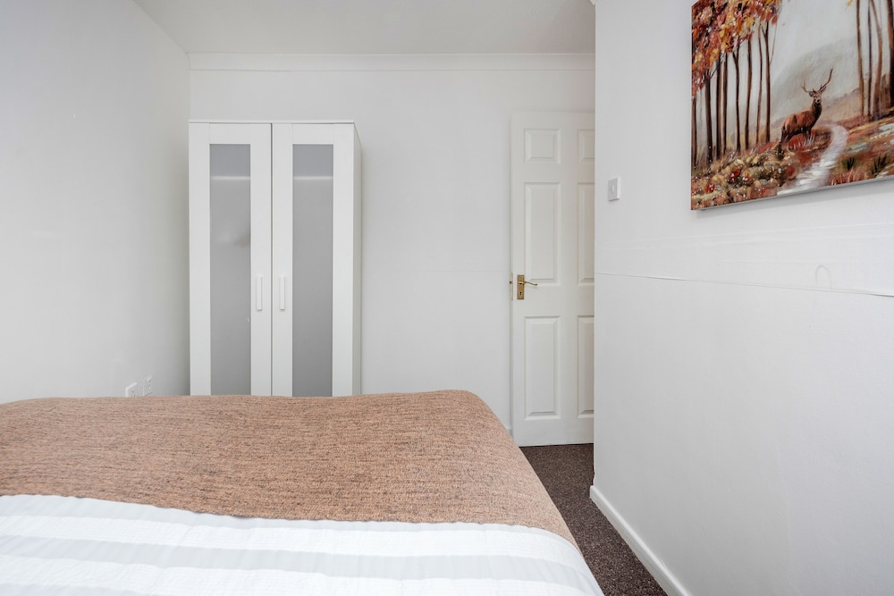 Tms Lovely 3 Bed House-tilbury-free Parking view 3