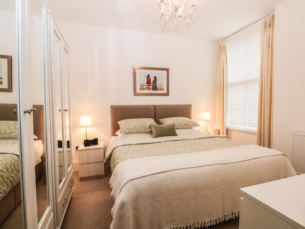 2B Cavendish Villas