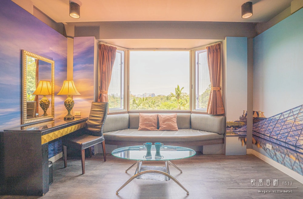 Regale Villa Hotel