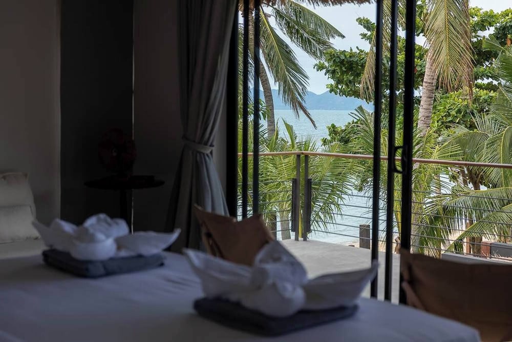 Kalamari Luxury Beach Front Villa
