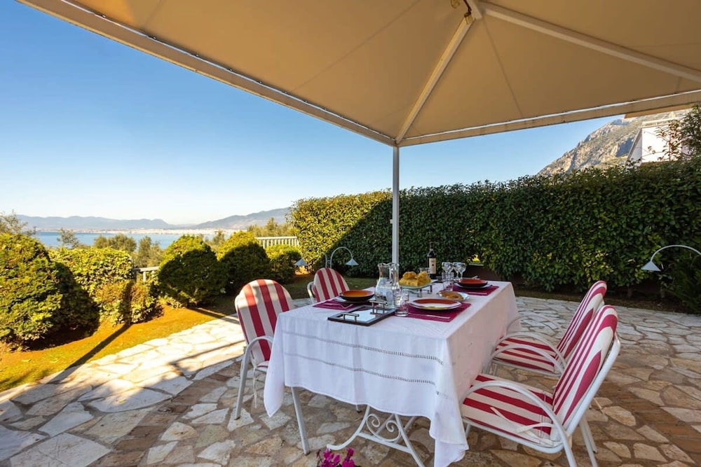 Verga Sunset Gem - Ilia Seaview Private Retreat photo 3