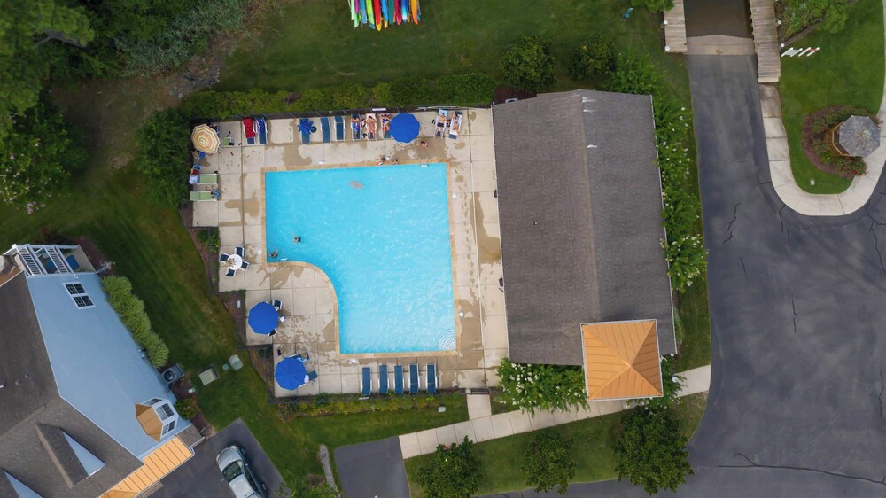 Creekside Getaway Stay for 8