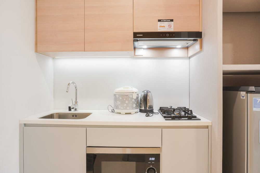 Elegant And Nice Studio At Capitol Suites Apartment view 3