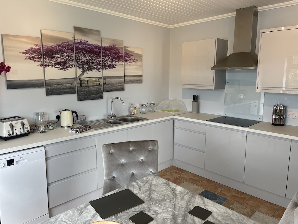 Beautiful 3-bed House in Sunny Killough Down view 5