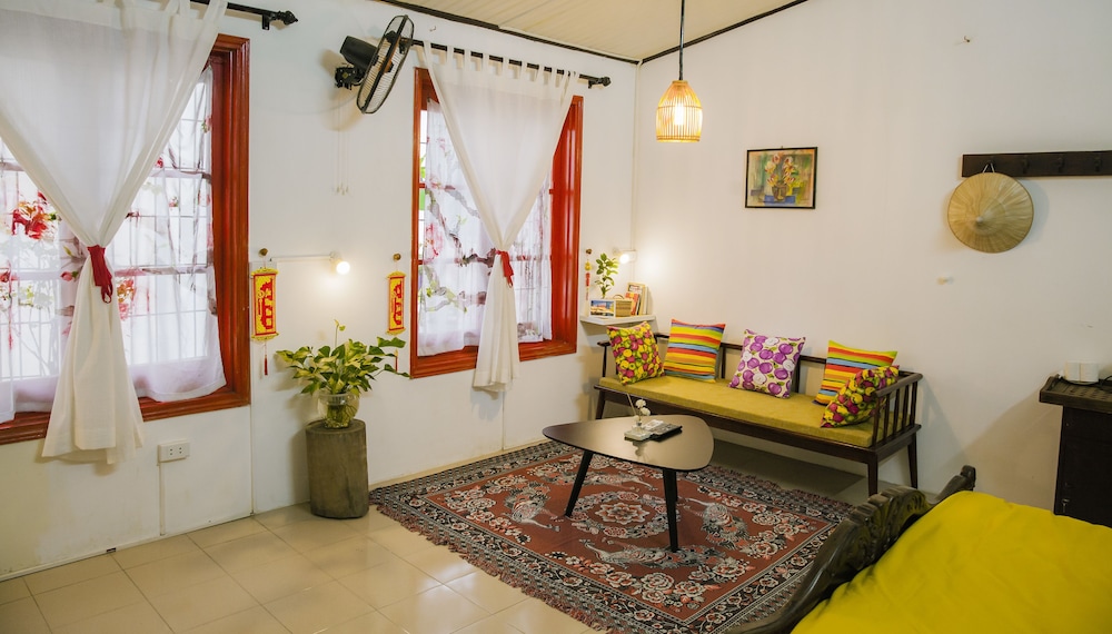 NQ Vintage House