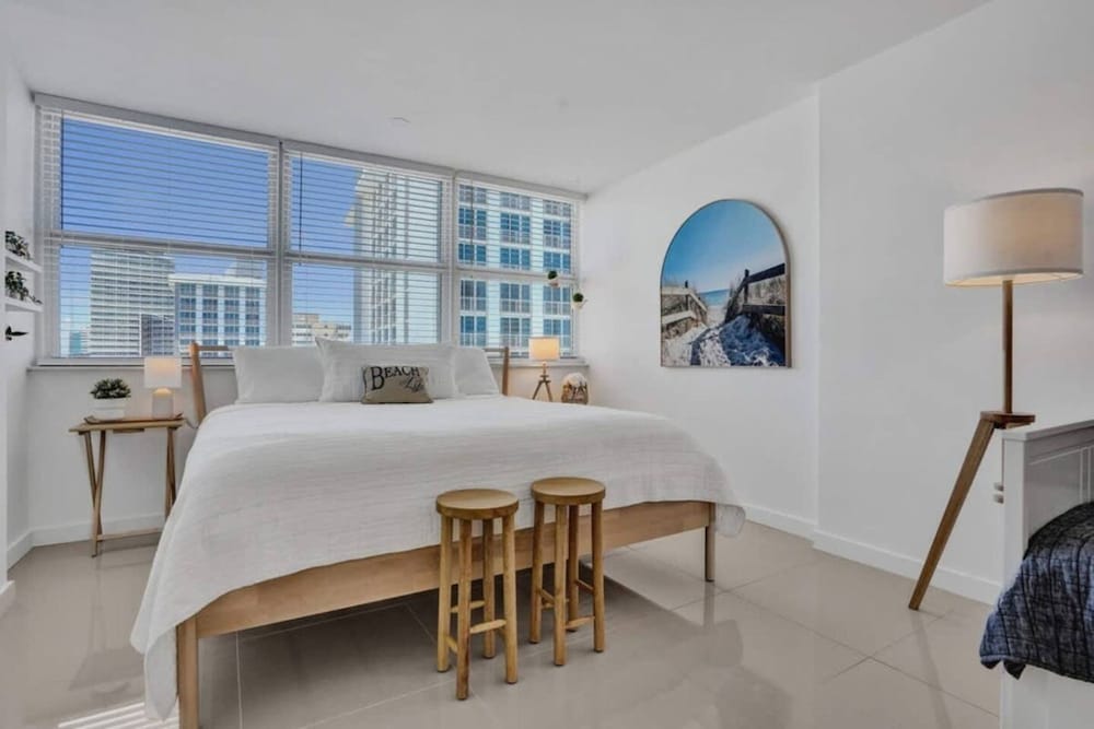 Boutique Luxury 2Br 2Ba Beach Intercostal View