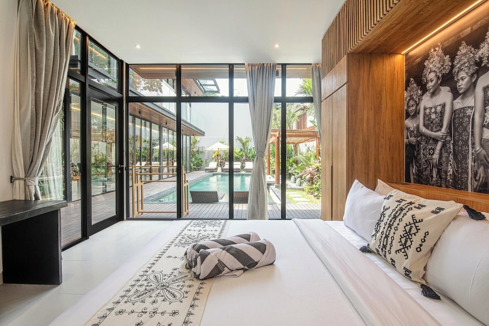 Elegant 6BR Canggu Retreat Just 400m to the Ocean