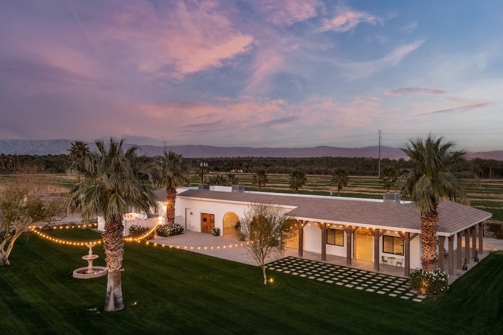 Buena Vista by Avantstay Massive Outdoor Oasis w/ Pool, Spa Firepit! - Property Image 22