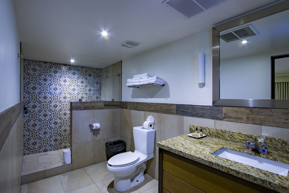 Ensenada Vacations - Hotel La Pinta - Property Image 12