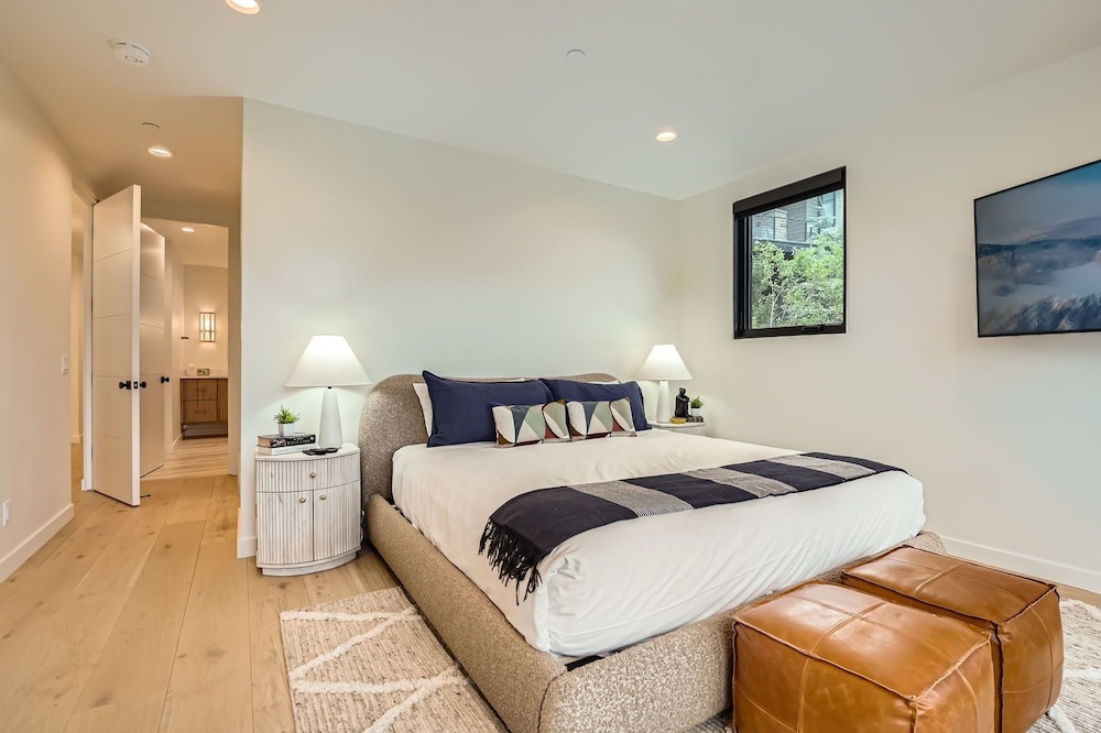 Park City Perfection On Lowell! 1063 4 Bedroom Home