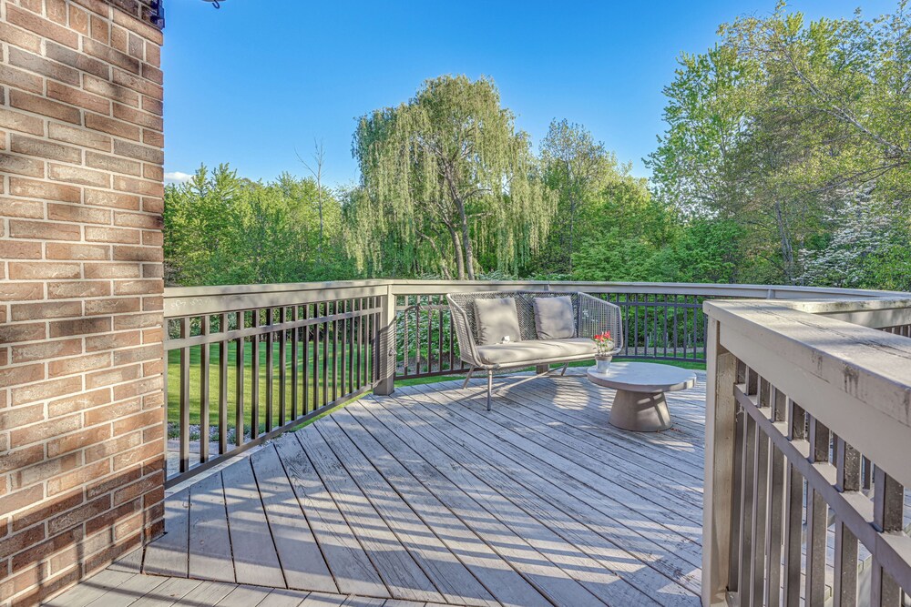 9 Mi to Svsu: Family Home w/ Deck & Yard