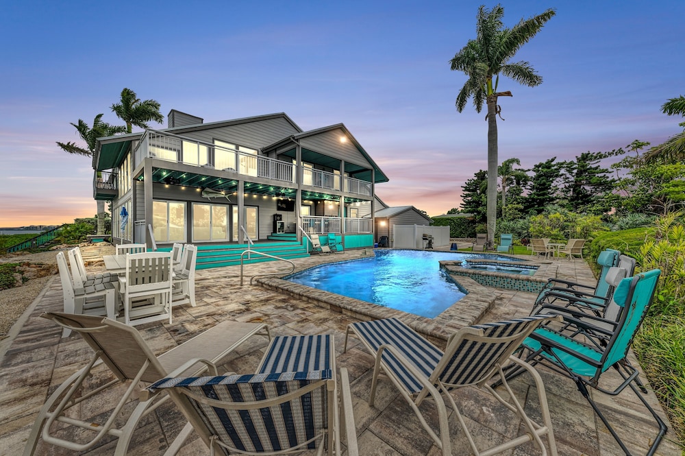 Bay House Retreat managed by Beach Retreats view 5
