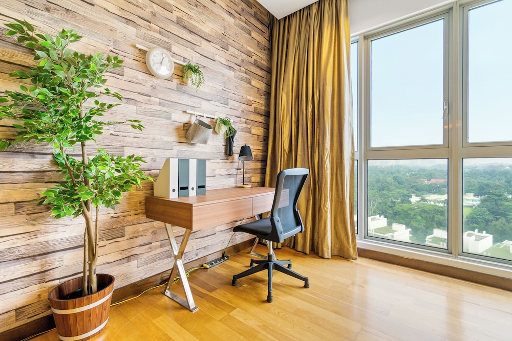 NaiBnB @ Regalia Residence