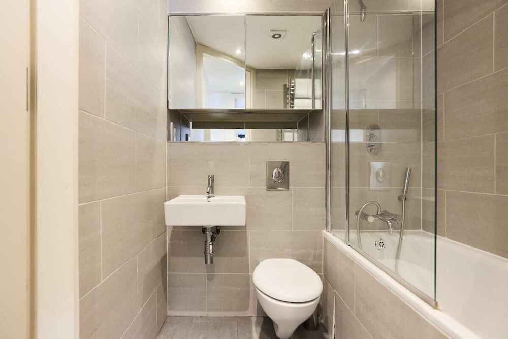 The Kensal Green Wonder - Bright 2bdr Flat With Balcony