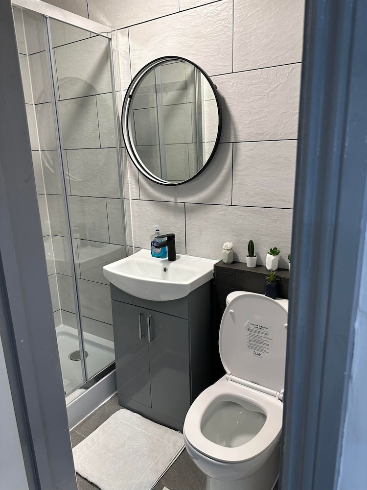Studio Sleeps 3 - Outdoor Space - Pet Friendly