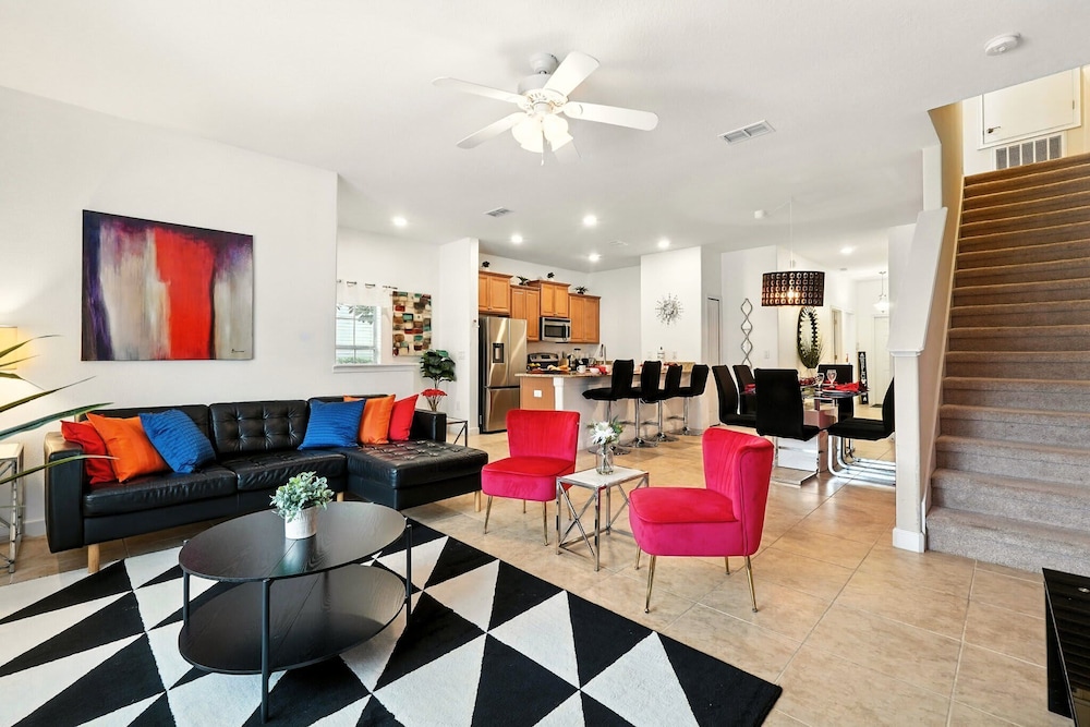 Vibrant 5BR Family Retreat in Storey Lake!