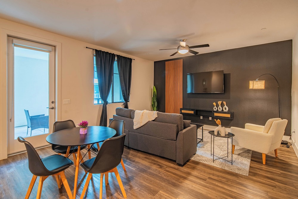 ROVE LIVING/KB - Scottsdale Grand