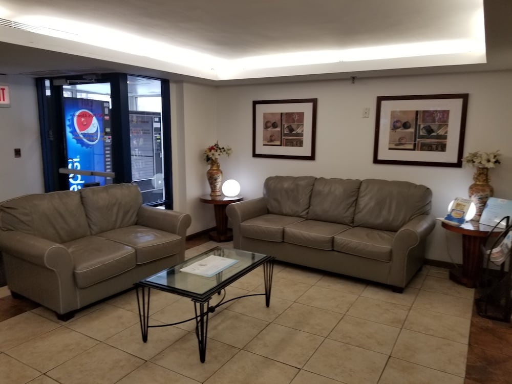 Lansing Vacations - Travelodge by Wyndham Lansing IL - Property Image 23