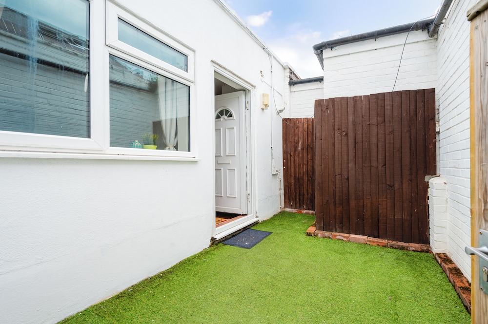 2 Bedroom flat in Putney by the river