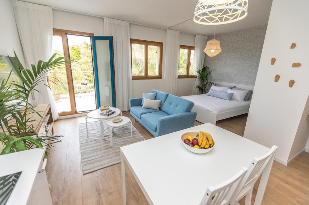 Jaffa Beachfront Studio by Sea N' Rent