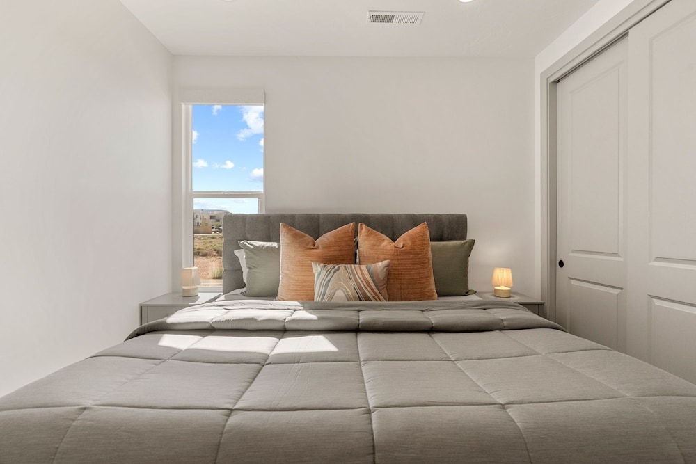 Coastline Cottage 5 Bedroom Townhouse