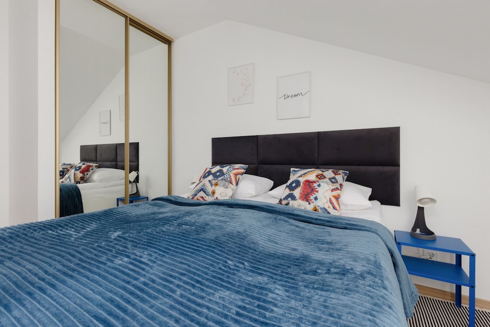 Spacious 3 Bedroom Apartment by Renters view 5