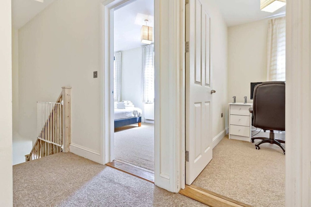 Stylish and Bright 3 Bedroom Duplex in North London