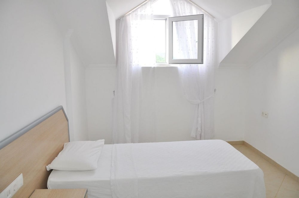 HYT Apart 1 Bedroom 1 by DreamofHoliday