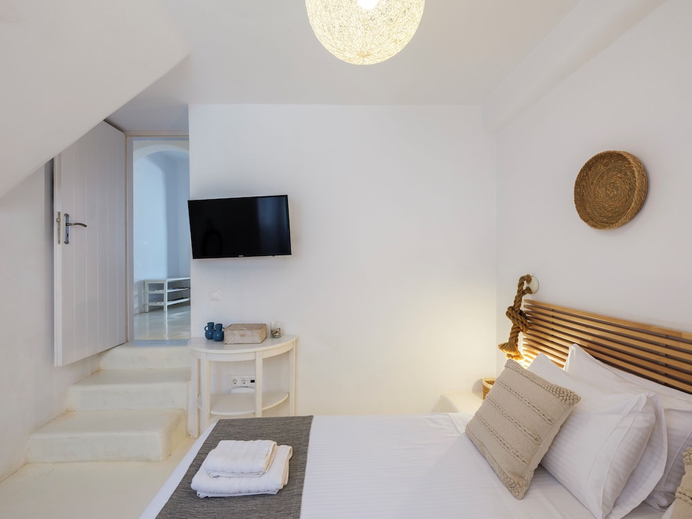 Mykonist Merchia Beach Villas & Suites