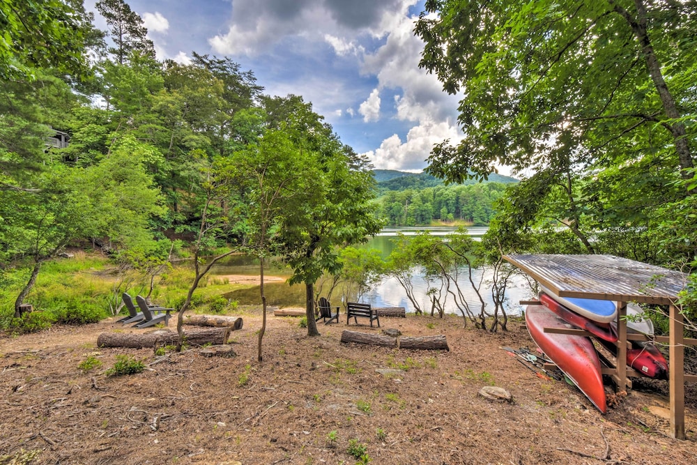 Lakefront Glass House Cabin w/ Mountain Views!