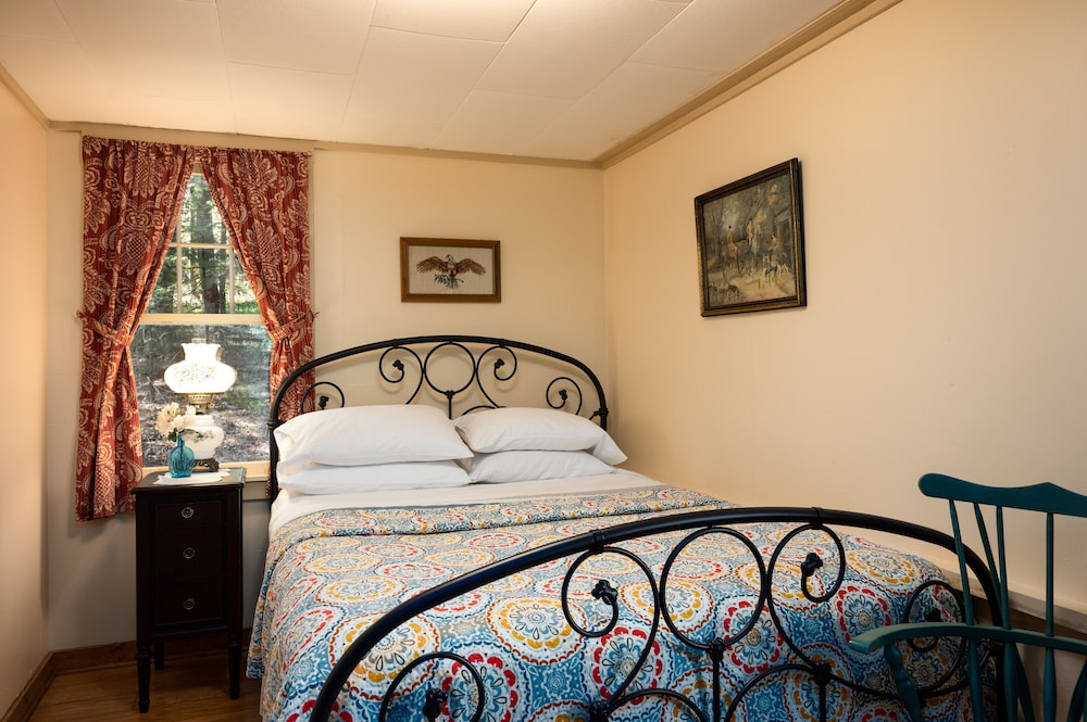 Thorp House Inn & Cottages