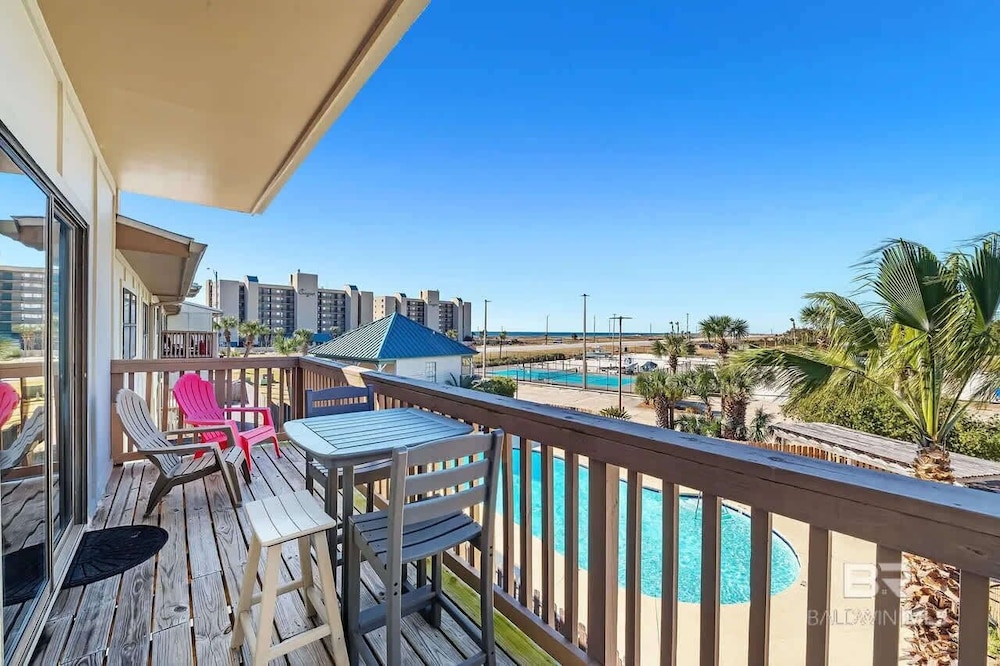 1 bed Beach Pools Waterfront Boating Palmaway