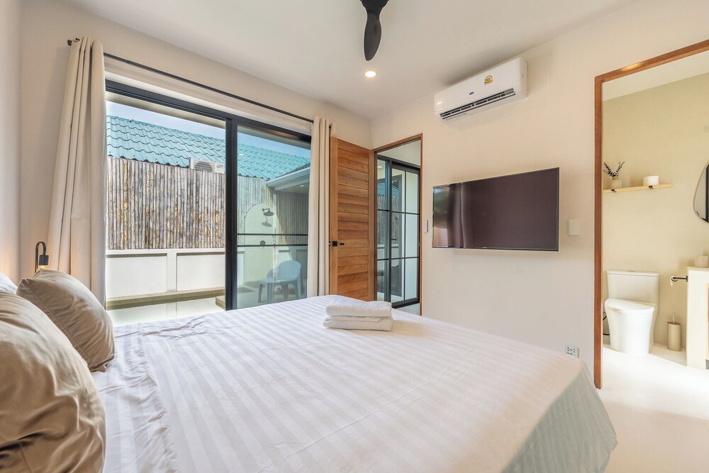 Stylish Rooftop Pool Villa Sea View V211